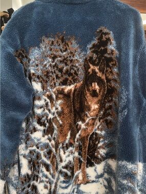 Plush Blue Men's Zip-Up Sweater with Wolf Graphic